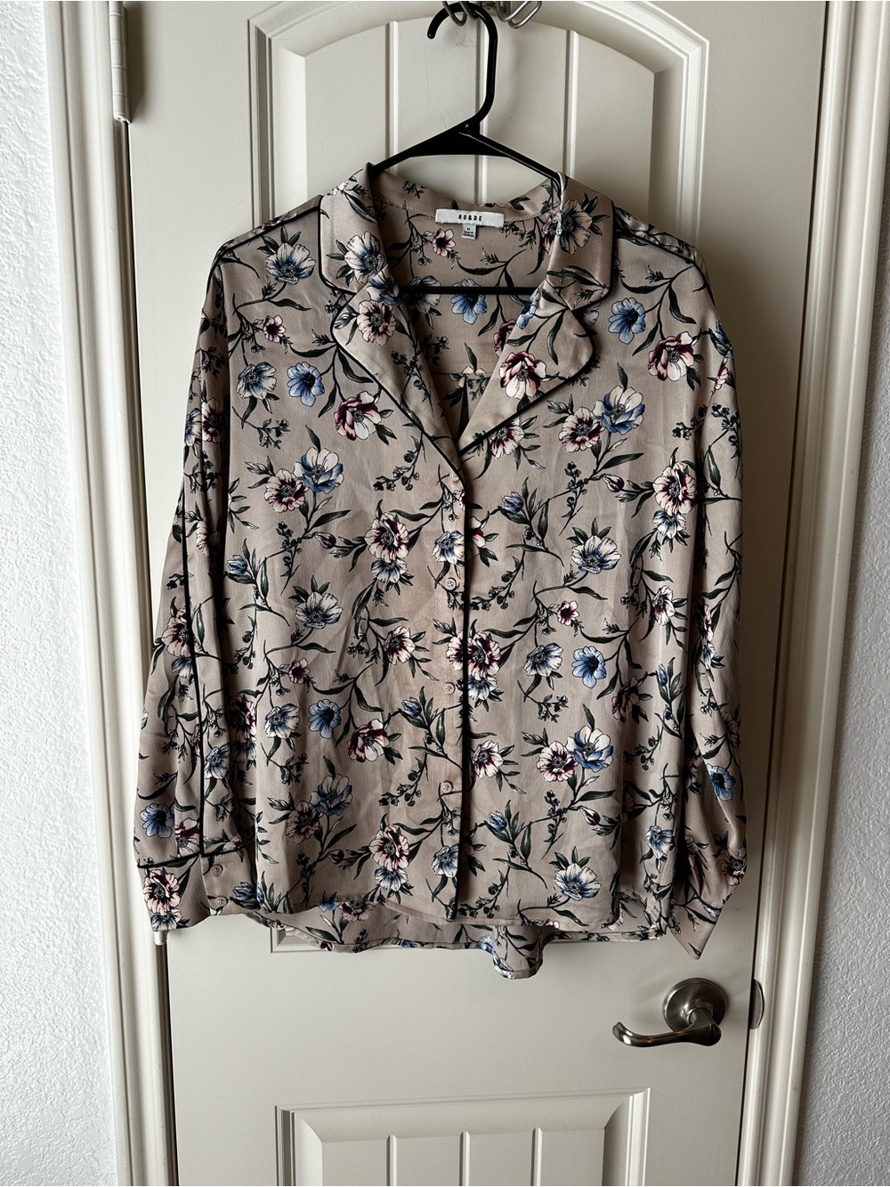 Ro & De Taupe Silky Pajama Style Floral Button-Down Blouse size M